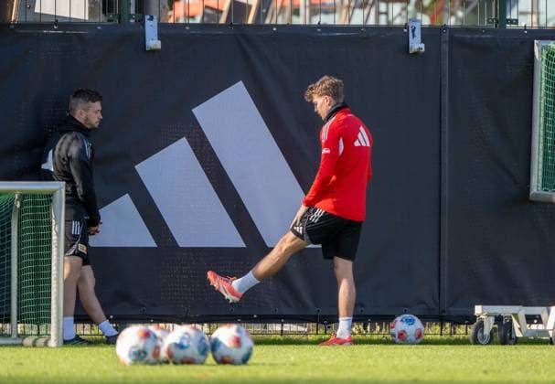 Fußball, Herren, Saison 2025 2026, 1. Bundesliga, 1. FC Union Berlin, Training, v. l. Reha-Trainer Johannes Thienel (1. FC Union), Andras Schäfer (1. FC Union), 20.10. 2025, Copyright: xMatthiasxKochx