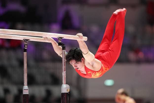 (251020) -- JAKARTA, Oct. 20, 2025 -- Zhang Boheng of China competes during the Men s Parallel Bars Qualification at the 53rd FIG Artistic Gymnastics World Championships in Jakarta, Indonesia, on Oct. 20, 2025. ) (SP)INDONESIA-JAKARTA-ARTISTIC GYMNASTICS-WORLD CHAMPIONSHIPS-MEN S QUALIFICATIONS CenxYunpeng 