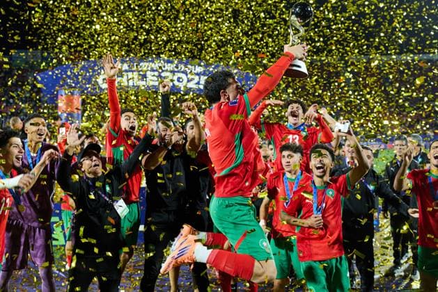 (251020) -- SANTIAGO, Oct. 20, 2025 -- Team Morocco celebrate during the awarding ceremony after the final match between Argentina and Morocco at the FIFA U-20 World Cup Chile 2025 in Santiago, Chile, Oct. 19, 2025. ) (SP)CHILE-SANTIAGO-FOOTBALL-FIFA U20 WORLD CUP-FINAL MengxDingbo 