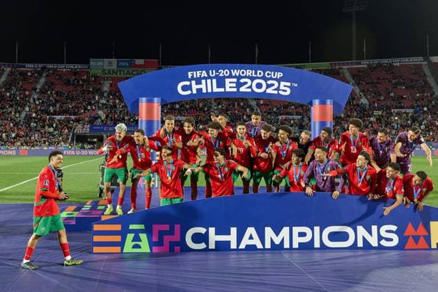 (251020) -- SANTIAGO, Oct. 20, 2025 -- Team Morocco celebrate during the awarding ceremony after the final match between Argentina and Morocco at the FIFA U-20 World Cup Chile 2025 in Santiago, Chile, Oct. 19, 2025. ) (SP)CHILE-SANTIAGO-FOOTBALL-FIFA U20 WORLD CUP-FINAL MengxDingbo 