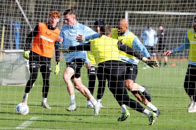 DEU, DFL, 2. FBL Hertha BSC, Training, 20.10.2025, Sportforum, Berlin, DEU, DFL, 2. FBL Hertha BSC, Training, im Bild Niklas Kolbe (Hertha BSC Berlin 27), John Anthony Brooks (Hertha BSC Berlin 25), Konstantin Heide (Hertha BSC Berlin 13), Tjark Ernst (Hertha BSC Berlin 1) DFL - regulations prohibit any use of Photographs as image sequences and or quasi-video