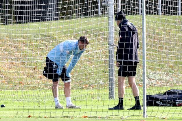 DEU, DFL, 2. FBL Hertha BSC, Training, 20.10.2025, Sportforum, Berlin, DEU, DFL, 2. FBL Hertha BSC, Training, im Bild Michael Cuisance (Hertha BSC Berlin 10), Fitnesstrainer Hendrik Vieth (Hertha BSC) DFL - regulations prohibit any use of Photographs as image sequences and or quasi-video