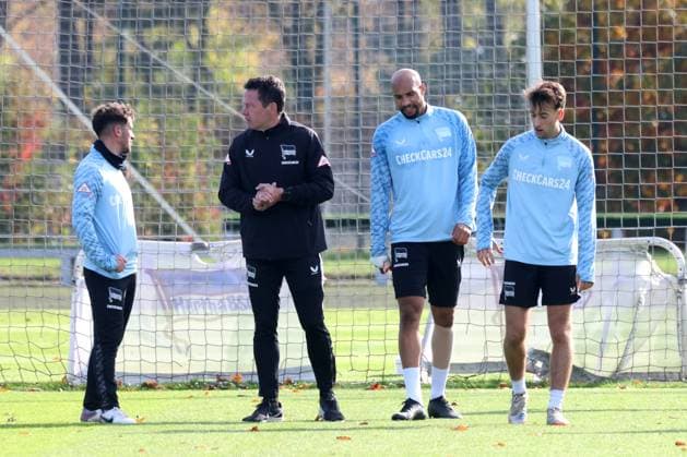 DEU, DFL, 2. FBL Hertha BSC, Training, 20.10.2025, Sportforum, Berlin, DEU, DFL, 2. FBL Hertha BSC, Training, im Bild Konditionstrainer Hendrik Kuchno (Hertha BSC Berlin), Diego Demme (Hertha BSC Berlin 6), John Anthony Brooks (Hertha BSC Berlin 25), Tim Hoffmann (Hertha BSC Berlin 46) DFL - regulations prohibit any use of Photographs as image sequences and or quasi-video