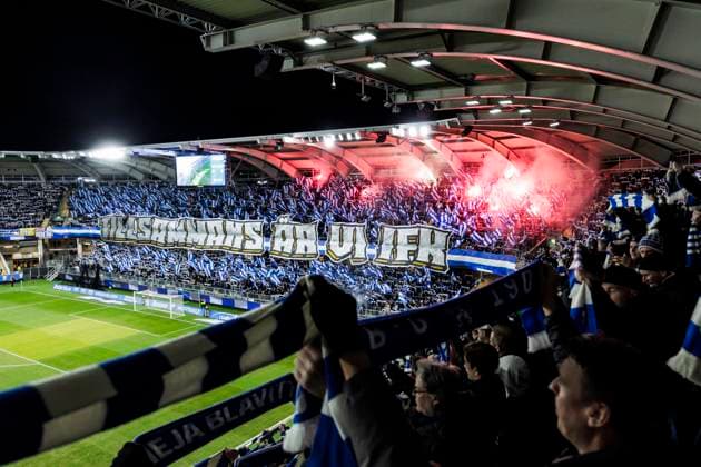 251020 IFK Göteborgs supportrar med ett tifo inför fotbollsmatchen i Allsvenskan mellan IFK Göteborg och Mjällby den 20 oktober 2025 i Göteborg. Copyright: MICHAELxERICHSEN BB251020MI009