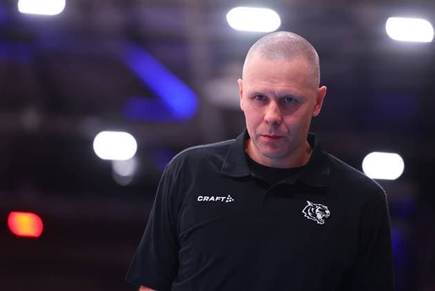 Trainer Henrik Gabriel Sonko (Tuebingen) RheinStars Koeln - Tigers Tuebingen, Basketball, 2. Bundesliga ProA, 20.10.2025 RheinStars Koeln - Tigers Tuebingen, Basketball, 2. Bundesliga ProA, 20.10.2025 Koeln Copyright: xEibner-Pressefotox EP_RWS