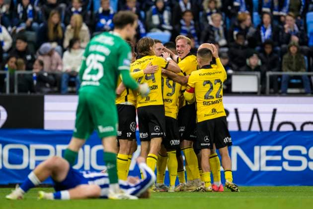 251020 Mjällbys Tom Pettersson, Jacob Bergström, Abdoulie Manneh, Herman Johansson, Viktor Gustafson och Jesper Gustavsson jublar efter 0-1 under fotbollsmatchen i Allsvenskan mellan IFK Göteborg och Mjällby den 20 oktober 2025 i Göteborg. Copyright: MATHIASxBERGELD BB251020MB024