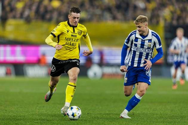 251020 Mjällbys Elliot Stroud och IFK Göteborgs David Kruse under fotbollsmatchen i Allsvenskan mellan IFK Göteborg och Mjällby den 20 oktober 2025 i Göteborg. Copyright: MICHAELxERICHSEN BB251020MI021