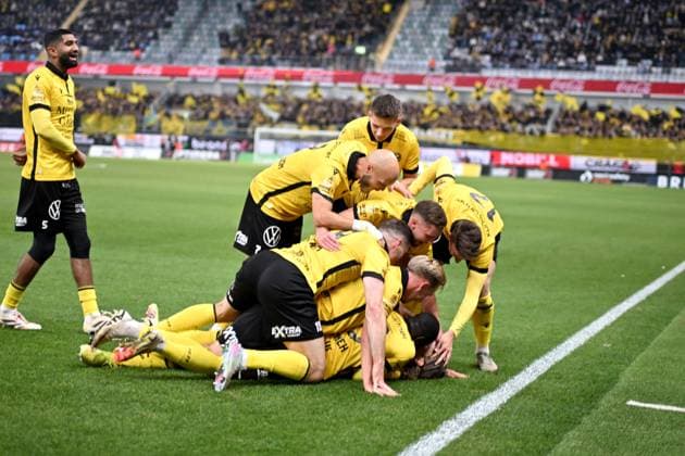 GÖTEBORG, SVERIGE 20251020 Jubel i Mjällby efter mal 0-2 av Tom Pettersson under mandagens fotbollsmatch i allsvenskan mellan IFK Göteborg och Mjällby AIK pa Gamla Ullevi. GÖTEBORG SVERIGE x9200x Copyright: xHannaxBrunlöf TTx ALLSVENSKAN GÖTEBORG-MJÄLLBY