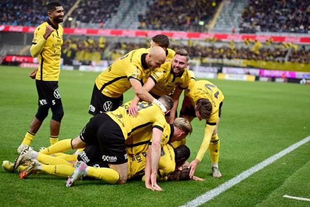 GOTHENBURG, SWEDEN 20251020 Jubilation in Mjällby after goal 0-2 by Tom Pettersson during Monday s football match in the Allsvenskan between IFK Göteborg and Mjällby AIK at Gamla Ullevi. GÖTEBORG SWEDEN x9200x Copyright: xHannaxBrunlöf TTx ALLSVENSKAN GOTHENBURG-MJÄLLBY