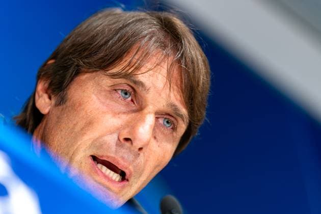 2025-10-20 SSC Napoli Training Session and press conference, PK, Pressekonferenz EINDHOVEN, NETHERLANDS - OCTOBER 20: Antonio Conte of SSC Napoli during a press conference at Philips Stadion on October 20, 2025 in Eindhoven, Netherlands. Eindhoven Philips Stadion Netherlands Content not available for redistribution in The Netherlands directly or indirectly through any third parties. Copyright: xJorisxVerwijstx