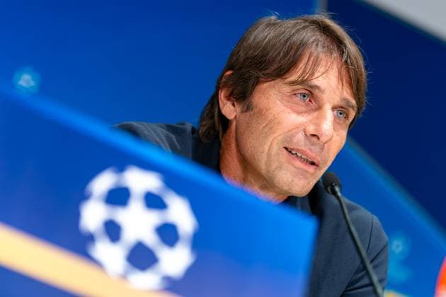 2025-10-20 SSC Napoli Training Session and press conference, PK, Pressekonferenz EINDHOVEN, NETHERLANDS - OCTOBER 20: Antonio Conte of SSC Napoli during a press conference at Philips Stadion on October 20, 2025 in Eindhoven, Netherlands. Eindhoven Philips Stadion Netherlands Content not available for redistribution in The Netherlands directly or indirectly through any third parties. Copyright: xJorisxVerwijstx