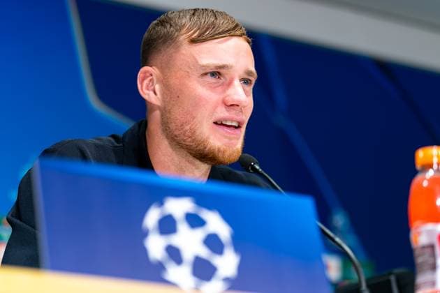 2025-10-20 SSC Napoli Training Session and press conference, PK, Pressekonferenz EINDHOVEN, NETHERLANDS - OCTOBER 20: Sam Beukema of SSC Napoli during a press conference at Philips Stadion on October 20, 2025 in Eindhoven, Netherlands. Eindhoven Philips Stadion Netherlands Content not available for redistribution in The Netherlands directly or indirectly through any third parties. Copyright: xJorisxVerwijstx