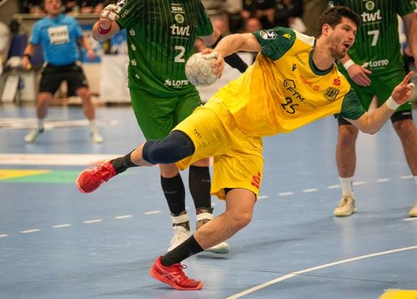 Philip Jungemann (VfL Eintracht Hagen, 25) beim Sprungwurf VfL Eintracht Hagen vs. Eulen Ludwigshafen, Handball, 2. Bundesliga, 8. Spieltag, Saison 2025 2026, 20.10.2025 VfL Eintracht Hagen vs. Eulen Ludwigshafen, Handball, 2. Bundesliga, 8. Spieltag, Saison 2025 2026, 20.10.2025 Hagen Copyright: xEibner-Pressefoto DamianxKruczynx EP_DKI