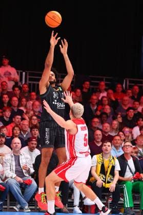 Wurf von Silas Kaan Oriane (Tuebingen) RheinStars Koeln - Tigers Tuebingen, Basketball, 2. Bundesliga ProA, 20.10.2025 RheinStars Koeln - Tigers Tuebingen, Basketball, 2. Bundesliga ProA, 20.10.2025 Koeln Copyright: xEibner-Pressefotox EP_RWS