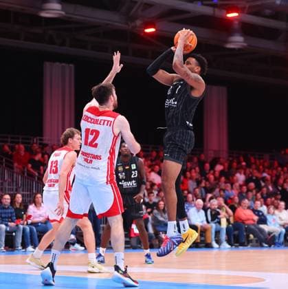 Wurf von Bernard Joel Pelote III (Tuebingen) RheinStars Koeln - Tigers Tuebingen, Basketball, 2. Bundesliga ProA, 20.10.2025 RheinStars Koeln - Tigers Tuebingen, Basketball, 2. Bundesliga ProA, 20.10.2025 Koeln Copyright: xEibner-Pressefotox EP_RWS