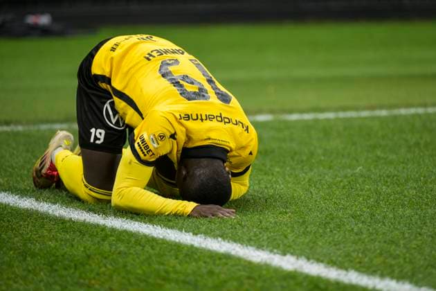 251020 Mjällbys Abdoulie Manneh har ont under fotbollsmatchen i Allsvenskan mellan IFK Göteborg och Mjällby den 20 oktober 2025 i Göteborg. Copyright: MATHIASxBERGELD BB251020MB042