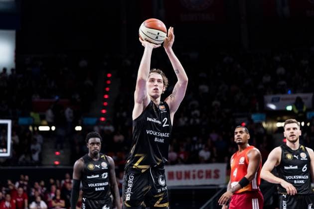 BBL Pokal, FC Bayern München - Basketball Löwen Braunschweig; 20.10.2025 Benjamin Schröder (Basketball Löwen Braunschweig, 2) im Wurf, an der Freiwurflinie BBL Pokal, FC Bayern München - Basketball Löwen Braunschweig; München, BMW Park am 20.10.2025 Copyright: xBEAUTIFULxSPORTS Wunderlx