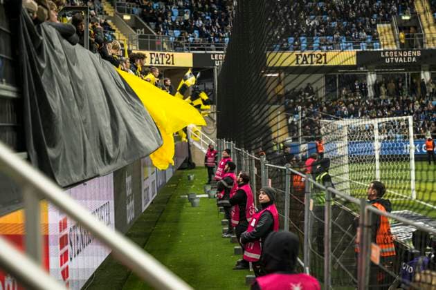 251020 Kastnät och kravallstaket framför Mjällbys supportrar under fotbollsmatchen i Allsvenskan mellan IFK Göteborg och Mjällby den 20 oktober 2025 i Göteborg. Copyright: CARLxSANDIN BB251020CS034