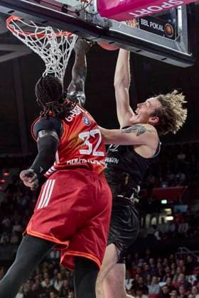 Deutsche Basketball BBL Pokal, FC Bayern München Basketball vs Basketball Löwen Braunschweig, München FC Bayern Basketball, Braunschweig Basketball Löwen, 2025-10-20 in München (BMW Park) SCHRÖDER Benjamin (Basketball Löwen Braunschweig Small Forward (Nr.2) (BRA2)), GABRIEL Wenyen (FC Bayern Basketball C (Nr32) FCBB32 ) sportworld München BMW Park Bayern Deutschland