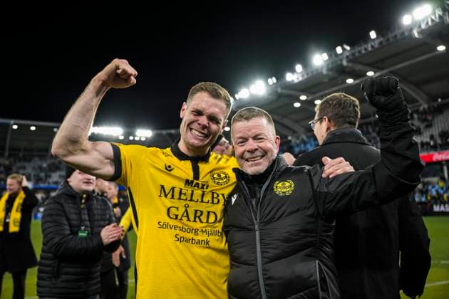 251020 Mjällbys Jacob Bergström och tränare Anders Torstensson jublar efter fotbollsmatchen i Allsvenskan mellan IFK Göteborg och Mjällby den 20 oktober 2025 i Göteborg. Copyright: MATHIASxBERGELD BB251020MB061