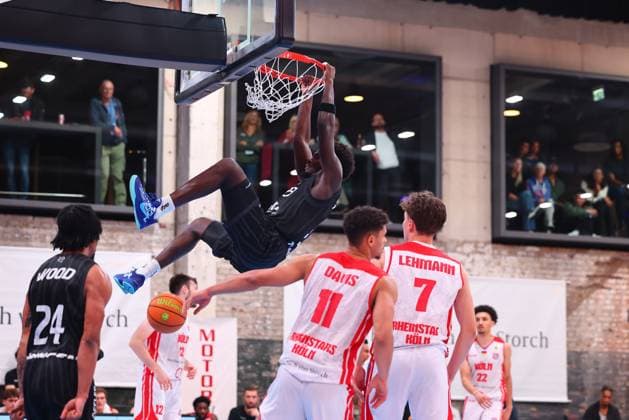 Dunk von Melkisedek Moreaux (Tuebingen) RheinStars Koeln - Tigers Tuebingen, Basketball, 2. Bundesliga ProA, 20.10.2025 RheinStars Koeln - Tigers Tuebingen, Basketball, 2. Bundesliga ProA, 20.10.2025 Koeln Copyright: xEibner-Pressefotox EP_RWS