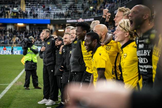 251020 Mjällbys tränare Anders Torstensson förbereder sig pa slutsignal under fotbollsmatchen i Allsvenskan mellan IFK Göteborg och Mjällby den 20 oktober 2025 i Göteborg. Copyright: CARLxSANDIN BB251020CS056