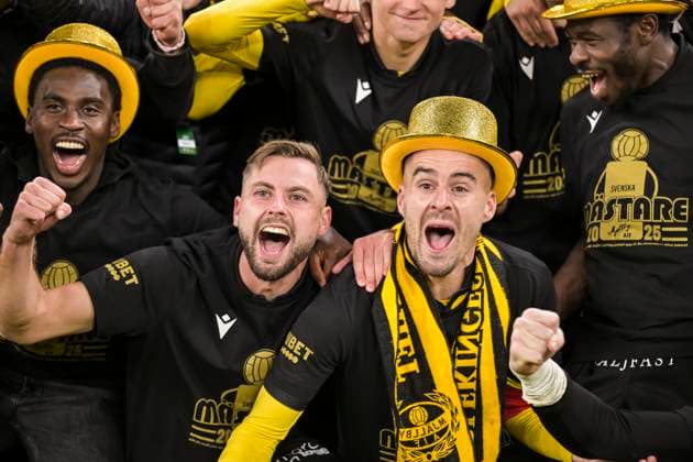 251020 Mjällbys Axel NorÃ n och Jesper Gustavsson jublar efter fotbollsmatchen i Allsvenskan mellan IFK Göteborg och Mjällby den 20 oktober 2025 i Göteborg. Copyright: MATHIASxBERGELD BB251020MB074