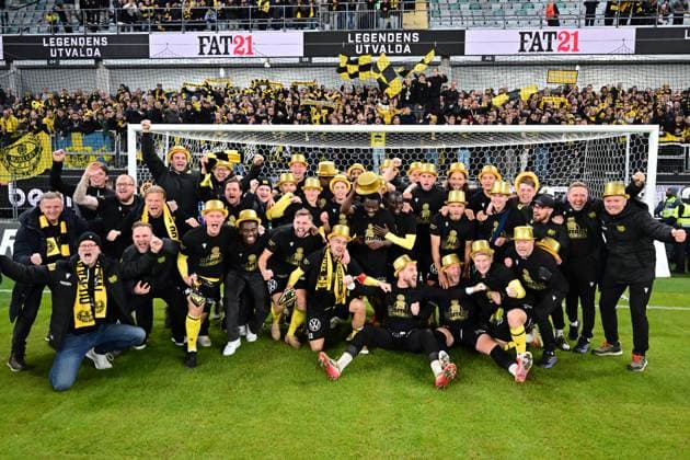 GOTHENBURG, SWEDEN 20251020 Mjällby celebrates the Swedish Championship gold medal after winning Monday s Allsvenskan football match between IFK Göteborg and Mjällby AIF at Gamla Ullevi in Gothenburg, Sweden 20 October 2025. GÖTEBORG SWEDEN x9200x