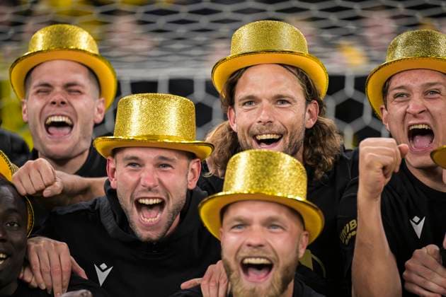 251020 Mjällbys Jacob Bergström och Tom Pettersson jublar efter fotbollsmatchen i Allsvenskan mellan IFK Göteborg och Mjällby den 20 oktober 2025 i Göteborg. Copyright: MATHIASxBERGELD BB251020MB075