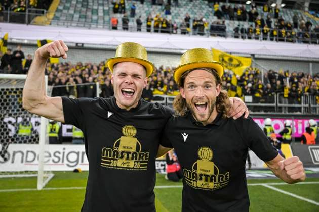 251020 Mjällbys Jacob Bergström och Tom Pettersson jublar efter fotbollsmatchen i Allsvenskan mellan IFK Göteborg och Mjällby den 20 oktober 2025 i Göteborg. Copyright: MATHIASxBERGELD BB251020MB082