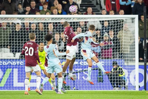 20th October 2025; London Stadium, London, England; Premier League Football, West Ham United versus Brentford; Mikkel Damsgaard of Brentford heads at goal  IanxStephen
