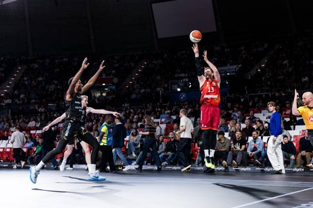 BBL Pokal, FC Bayern München - Basketball Löwen Braunschweig; 20.10.2025 Andreas Andi Obst (FC Bayern München, 13) Dreier, Dreipunktewurf BBL Pokal, FC Bayern München - Basketball Löwen Braunschweig; München, BMW Park am 20.10.2025 Copyright: xBEAUTIFULxSPORTS Wunderlx
