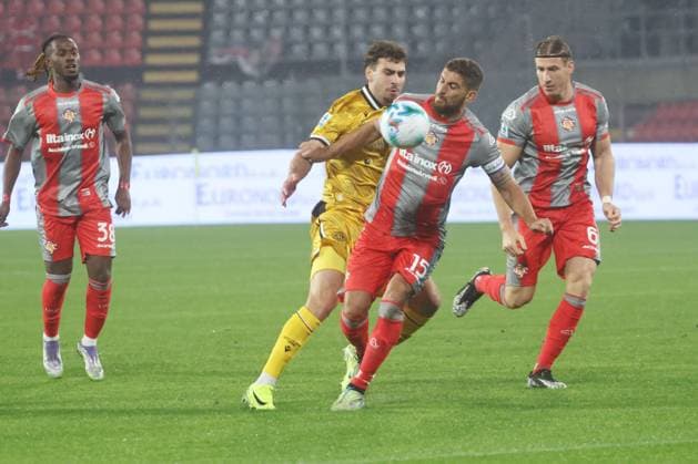 UC Cremonese s Matteo Bianchetti during the Serie A soccer match between Cremonese and Udinese at the Giovanni Zini Stadium in Cremona Italy - Sunday, 20 october 2025. - Soccer .  Copyright: xAlbertoxMariani LaPressex