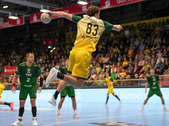 Pierre Busch (VfL Eintracht Hagen, 83) beim Sprungwurf VfL Eintracht Hagen vs. Eulen Ludwigshafen, Handball, 2. Bundesliga, 8. Spieltag, Saison 2025 2026, 20.10.2025 VfL Eintracht Hagen vs. Eulen Ludwigshafen, Handball, 2. Bundesliga, 8. Spieltag, Saison 2025 2026, 20.10.2025 Hagen Copyright: xEibner-Pressefoto DamianxKruczynx EP_DKI