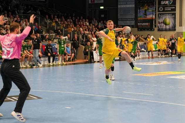 Jan von Boenigk (VfL Eintracht Hagen, 95) beim Sprungwurf VfL Eintracht Hagen vs. Eulen Ludwigshafen, Handball, 2. Bundesliga, 8. Spieltag, Saison 2025 2026, 20.10.2025 VfL Eintracht Hagen vs. Eulen Ludwigshafen, Handball, 2. Bundesliga, 8. Spieltag, Saison 2025 2026, 20.10.2025 Hagen Copyright: xEibner-Pressefoto DamianxKruczynx EP_DKI
