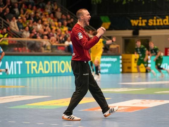 Dennis Wipf (VfL Eintracht Hagen, 27) nach dem erflogreichen Debut VfL Eintracht Hagen vs. Eulen Ludwigshafen, Handball, 2. Bundesliga, 8. Spieltag, Saison 2025 2026, 20.10.2025 VfL Eintracht Hagen vs. Eulen Ludwigshafen, Handball, 2. Bundesliga, 8. Spieltag, Saison 2025 2026, 20.10.2025 Hagen Copyright: xEibner-Pressefoto DamianxKruczynx EP_DKI