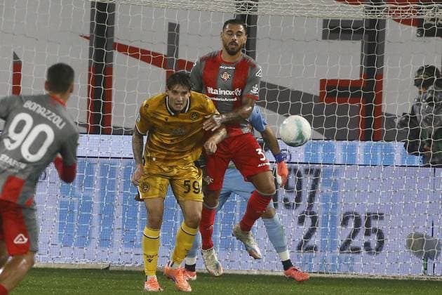 Udinese Nicolo Zaniolo makes an attempt to score during the Serie A soccer match between Cremonese and Udinese at the Giovanni Zini in Turin, north west Italy - Lunedi , Ottobre 20, 2025. - Soccer .  Copyright: xAlbertoxMarianii LaPressex