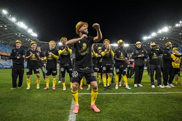 251020 Mjällbys Viktor Gustafson jublar efter fotbollsmatchen i Allsvenskan mellan IFK Göteborg och Mjällby den 20 oktober 2025 i Göteborg. Copyright: MATHIASxBERGELD BB251020MB096