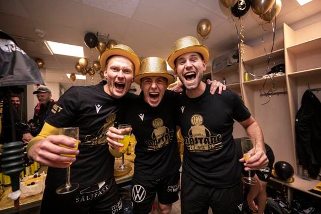 251020 Mjällbys spelare jublar efter fotbollsmatchen i Allsvenskan mellan IFK Göteborg och Mjällby den 20 oktober 2025 i Göteborg. Copyright: CARLxSANDIN BB251020CS070
