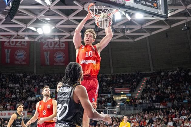 Justin Jessup 10 (FC Bayern Basketball), Dunk, FC Bayern Basketball vs. Basketball Loewen Braunschweig, BBL-Pokal, Achtelfinale, 20.10.2025 Muenchen Bayern Deutschland