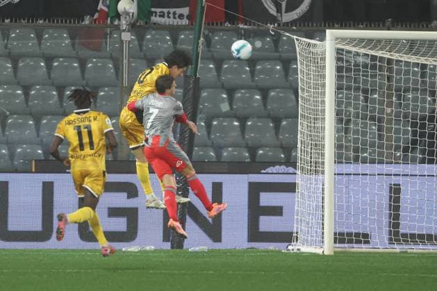 Udinese™s Nicolo Zaniolo gol 1-1 during the Serie A soccer match between Cremonese and Udinese at the Giovanni Zini Stadium in Cremona Italy - Sunday, 20 october 2025. - Soccer .  Copyright: xAlbertoxMariani LaPressex