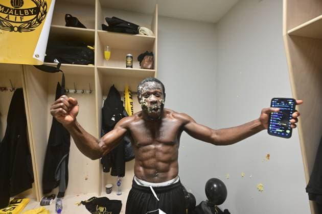 GOTHENBURG, SWEDEN 20251020 Mjällby s Jeppe Kjaer Jensen celebrates in the locker room after the team secured the Swedish Championship gold medal thanks to a victory over IFK Göteborg away at Gamla Ullevi. GÖTEBORG SWEDEN x9200x Copyright: xBjörnxLarssonxRosvall TTx ALLSVENSKAN GOTHENBURG-MJÄLLBY