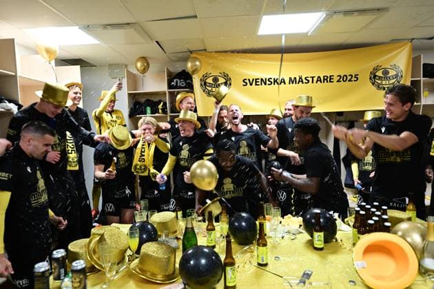 GOTHENBURG, SWEDEN 20251020 Mjällby s Jeppe Kjaer Jensen celebrates in the locker room after the team secured the Swedish Championship gold medal thanks to a victory over IFK Göteborg away at Gamla Ullevi. GÖTEBORG SWEDEN x9200x Copyright: xBjörnxLarssonxRosvall TTx ALLSVENSKAN GOTHENBURG-MJÄLLBY