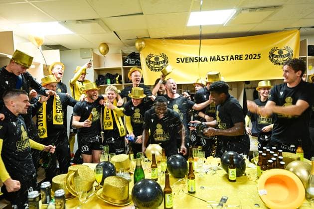 GOTHENBURG, SWEDEN 20251020 Mjällby s Jeppe Kjaer Jensen celebrates in the locker room after the team secured the Swedish Championship gold medal thanks to a victory over IFK Göteborg away at Gamla Ullevi. GÖTEBORG SWEDEN x9200x Copyright: xBjörnxLarssonxRosvall TTx ALLSVENSKAN GOTHENBURG-MJÄLLBY