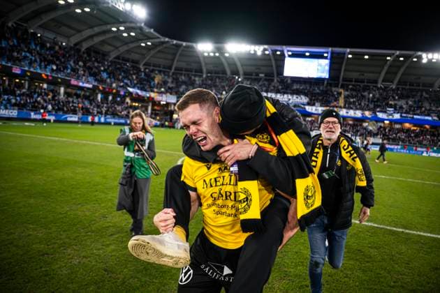 251020 Mjällbys Jacob Bergström och Jacob Lennartsson jublar efter fotbollsmatchen i Allsvenskan mellan IFK Göteborg och Mjällby den 20 oktober 2025 i Göteborg. Copyright: MATHIASxBERGELD BB251020MB106