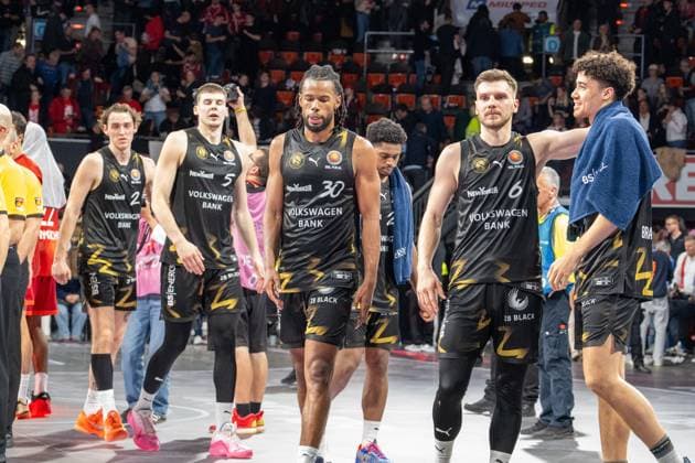 Spieler der Loewen Braunschweig, enttaeuscht, FC Bayern Basketball vs. Basketball Loewen Braunschweig, BBL-Pokal, Achtelfinale, 20.10.2025 Muenchen Bayern Deutschland