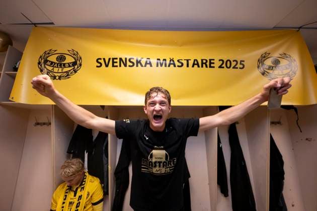 251020 Mjällbys Ludvig Tidstrand jublar efter fotbollsmatchen i Allsvenskan mellan IFK Göteborg och Mjällby den 20 oktober 2025 i Göteborg. Copyright: CARLxSANDIN BB251020CS096