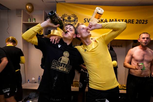 251020 Elliot Stroud och Elliot Stroud jublar efter fotbollsmatchen i Allsvenskan mellan IFK Göteborg och Mjällby den 20 oktober 2025 i Göteborg. Copyright: CARLxSANDIN BB251020CS104