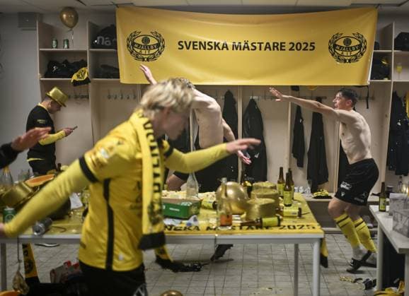 GOTHENBURG, SWEDEN 20251020 Mjällby s Jeppe Kjaer Jensen celebrates in the locker room after the team secured the Swedish Championship gold medal thanks to a victory over IFK Göteborg away at Gamla Ullevi. GÖTEBORG SWEDEN x9200x Copyright: xBjörnxLarssonxRosvall TTx ALLSVENSKAN GOTHENBURG-MJÄLLBY