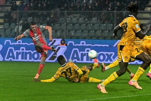 October 20, 2025, Cremona: Jamie Vardy of Cremonese tries to score during the italian soccer Serie A match between Us Cremonese vs Udinese Calcio on october 20, 2025 at the Zini stadium in Cremona, Italy. ANSA . Soccer: Serie A; Cremonese Vs Udinese  - ZUMAa110 20251020_zaf_a110_052 Copyright: xAlessioxTarpinix